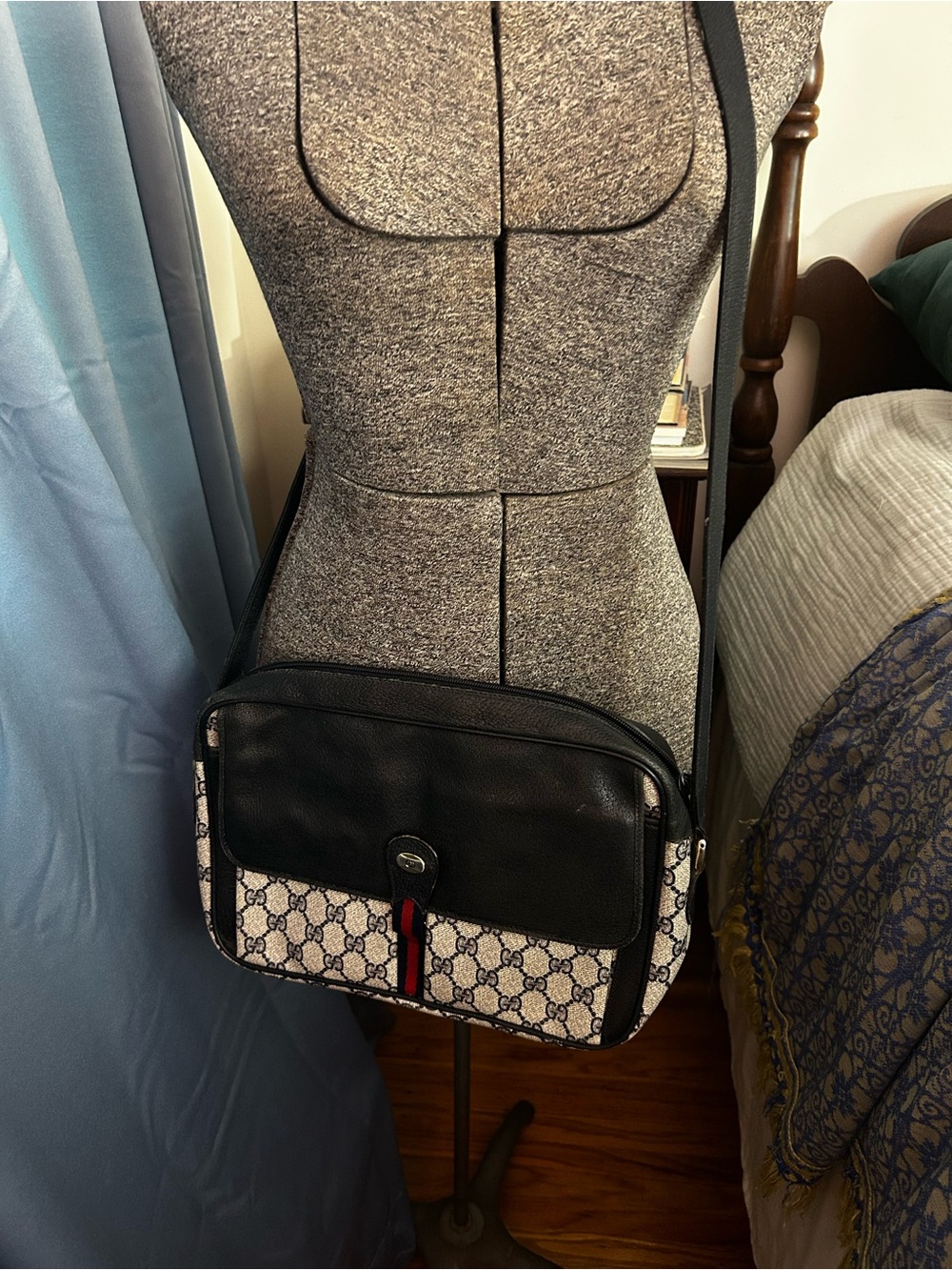 Gucci Black and Beige GG Web Crossbody Bag - Picture 12 of 16